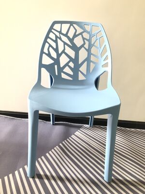 İyi fiyat Yığılabilir Modern Plastik Sandalye, Oturma Alanı Boyutları 45 Yükseklik 42 Genişlik 40 Derinlik cm, Etkinlik Mekanları, Ziyafet Salonları ve Bekleme Salonları İçin Mükemmel çevrimiçi