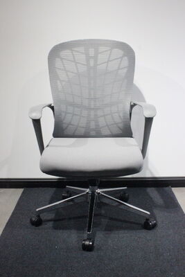 İyi fiyat Siyah Tekerlekli Ofis Döнер Sandalyesi 11kg Ergonomik Tasarım Ayarlanabilir Yükseklik Konforlu Oturma Alanı Toplantı Odaları İçin Uygun çevrimiçi